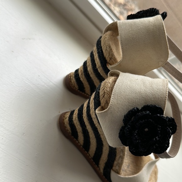 Black and White Espadrille Sandal Heels With Ankle Flower Size 40 Made in Spain - Picture 5 of 8